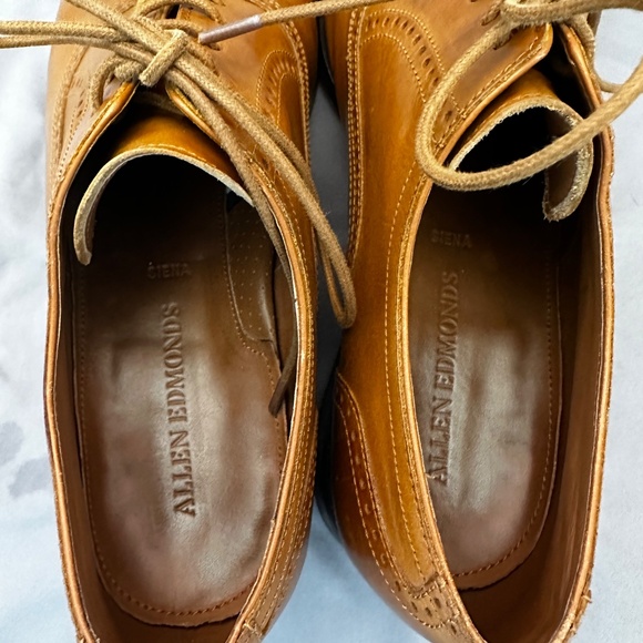 Allen Edmonds Siena Medallion Oxford Dress Shoe - Walnut - Mens 10.5 - Picture 4 of 4
